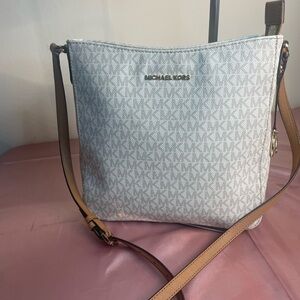 Authentic Michael Kors Purse  #047NC Jet Set Travel Large Logo Messenger Bag.